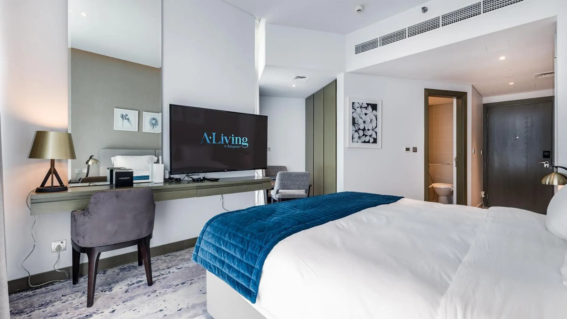 A Living Stylish Studio Apartment With Partial Burj & Canal View At Prive B 1417 Дубай ОАЭ