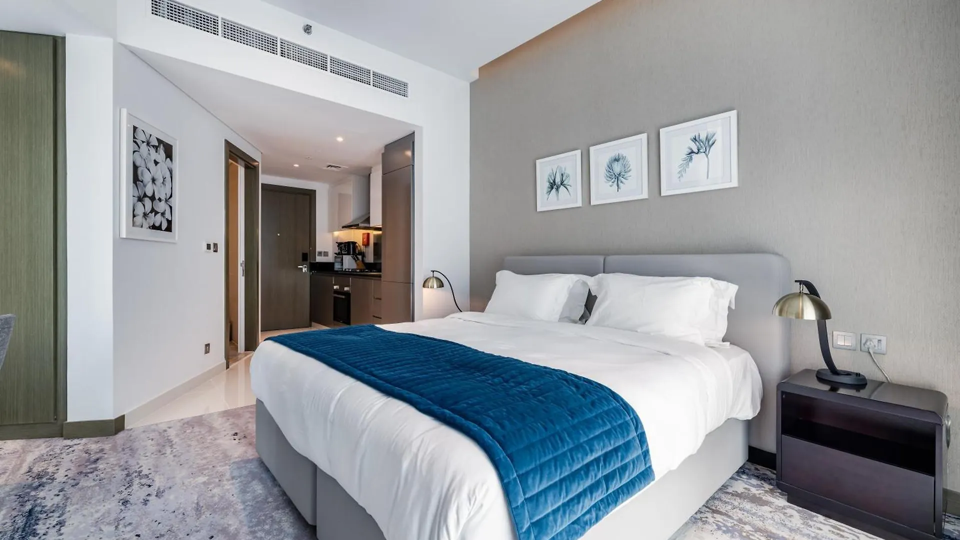 A Living Stylish Studio Apartment With Partial Burj & Canal View At Prive B 1417 Дубай